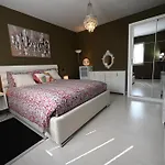 House Isabel Zara