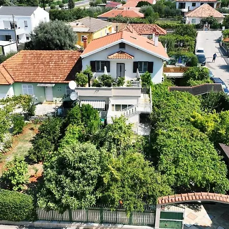House Isabel זאדאר
