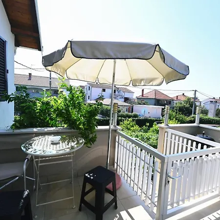 Apartman House Isabel Zára