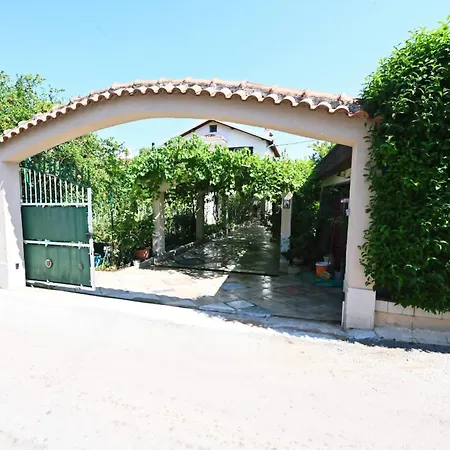 Apartman House Isabel Zára