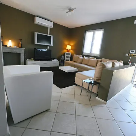 Apartman House Isabel Zára