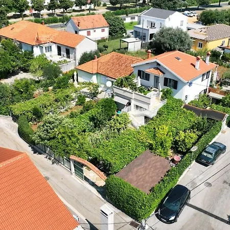 House Isabel Apartman