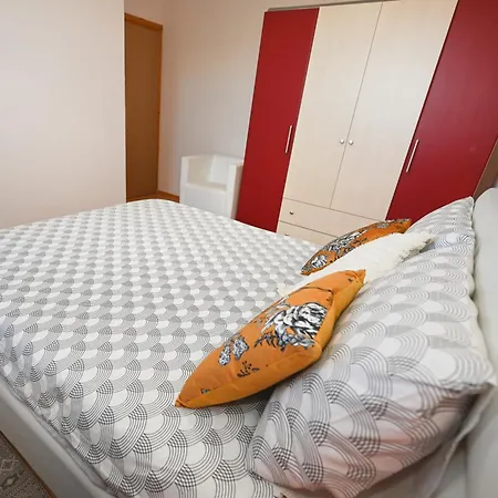 House Isabel Apartman *