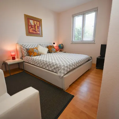 House Isabel Apartman *